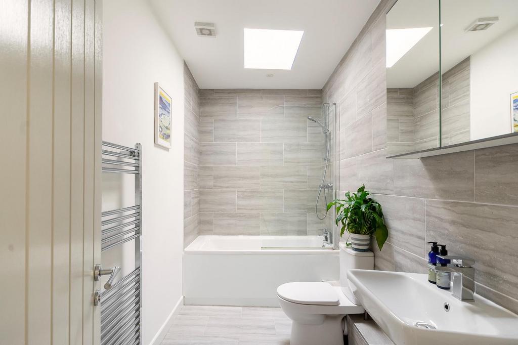 2 W0 SEN - Bathroom B.jpg