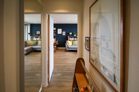 2 bedroom flat for sale, Moorhen Drive, Hawfinch House, NW9