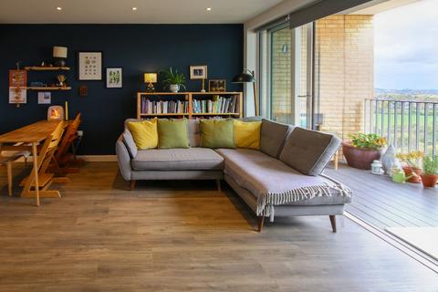 2 bedroom flat for sale, Moorhen Drive, Hawfinch House, NW9