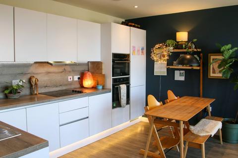 2 bedroom flat for sale, Moorhen Drive, Hawfinch House, NW9