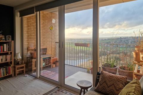 2 bedroom flat for sale, Moorhen Drive, Hawfinch House, NW9