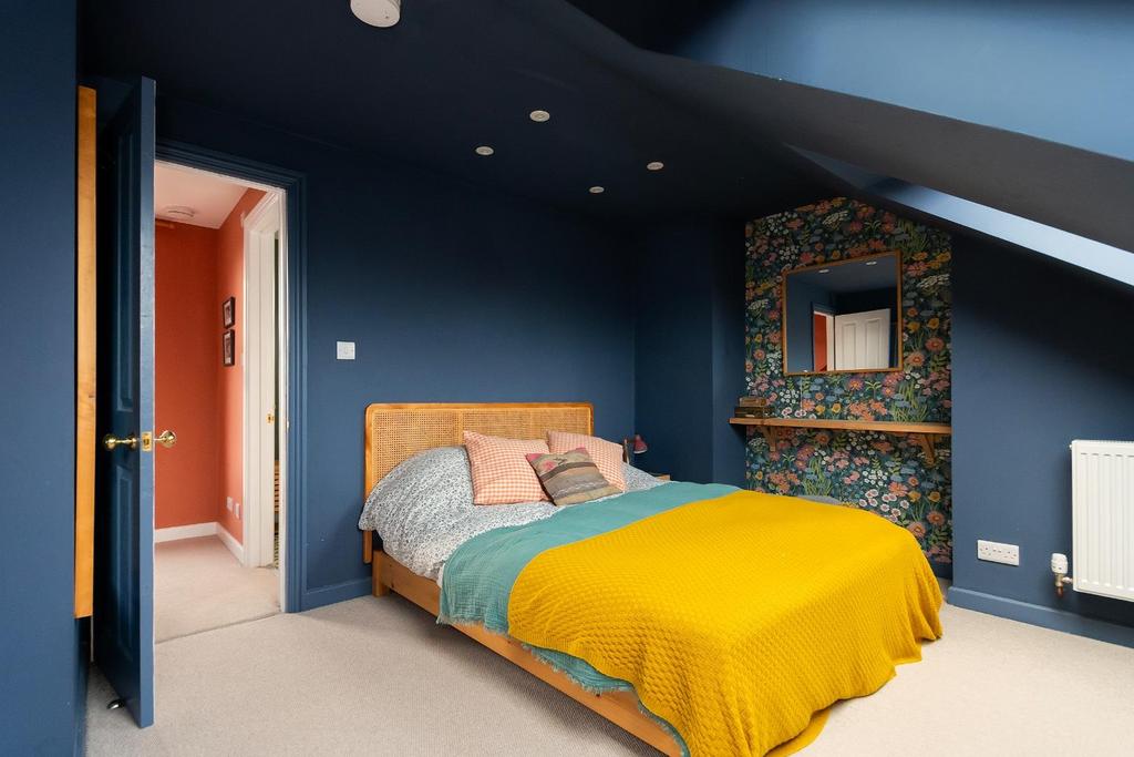 0 C6 RGK - Bedroom L.jpg