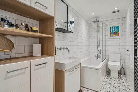 1 bedroom flat for sale, Concanon Road, London, SW2
