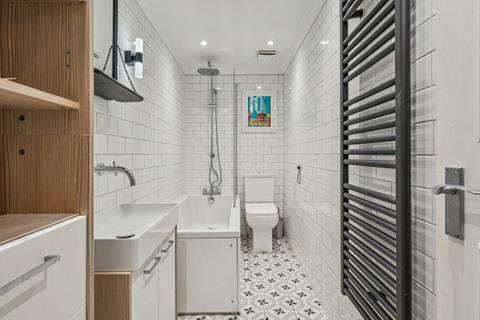 1 bedroom flat for sale, Concanon Road, London, SW2
