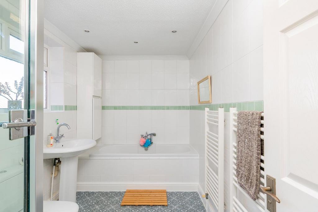 1 B2 H9 RDD - Bathroom C.jpg