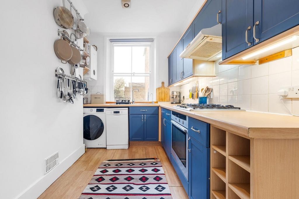 Kitchen (2).JPG
