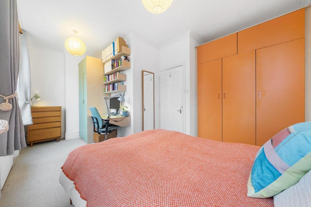 Bedroom (3).JPG