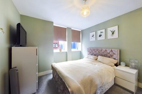 2 bedroom flat to rent, Mercury Gardens, Romford RM1