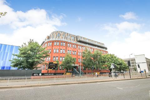 2 bedroom flat to rent, Mercury Gardens, Romford RM1