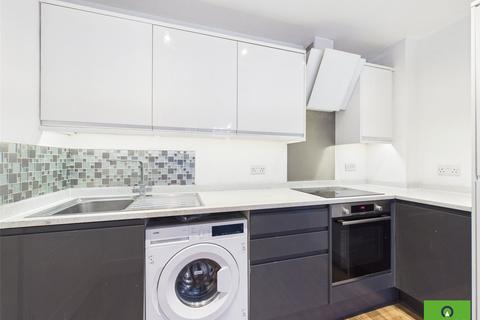 2 bedroom flat to rent, Mercury Gardens, Romford RM1