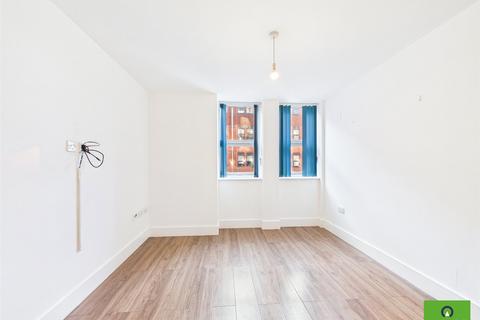 2 bedroom flat to rent, Mercury Gardens, Romford RM1