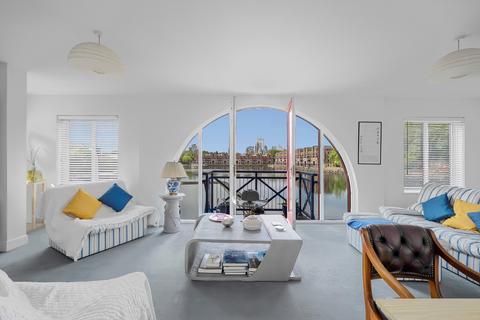 undefined, Peartree Lane, London, E1W
