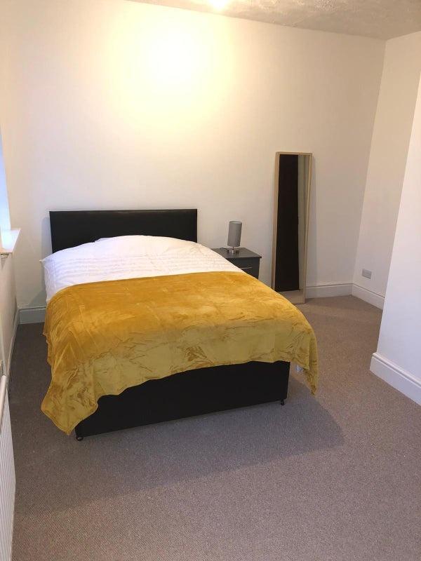 Bright, simply furnished double bedroom with a ...