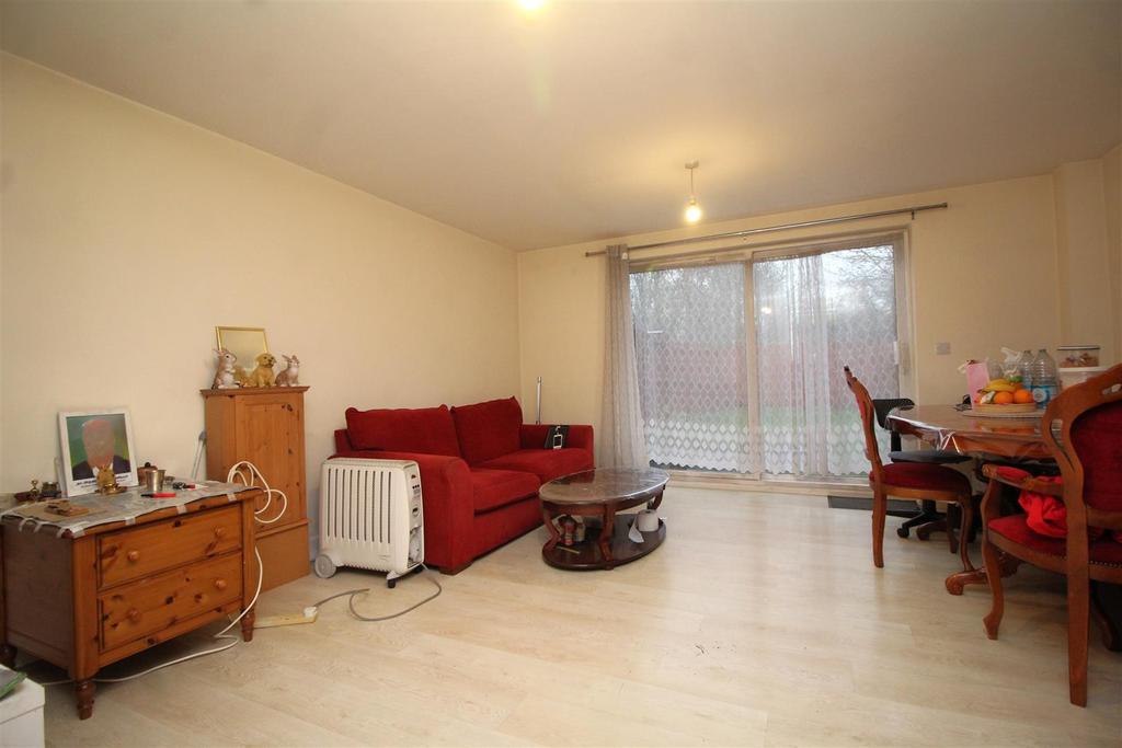 Living room 1.JPG
