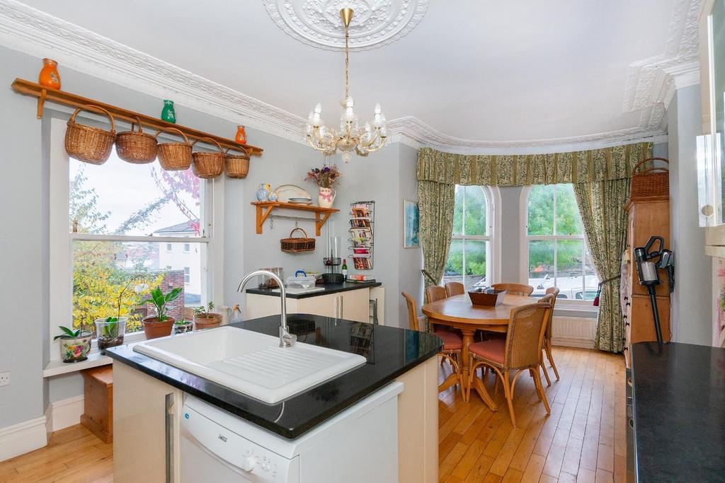 1 V6 WCM - Kitchen Diner A.jpg