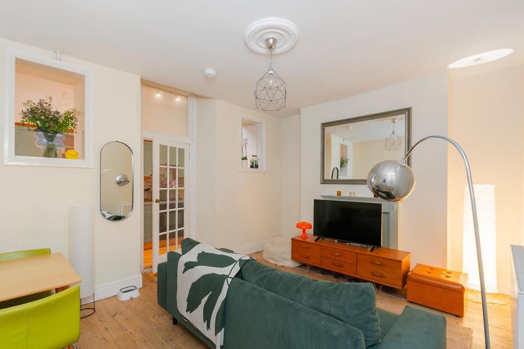 1 V6 WCM - LGF Living Room B.jpg