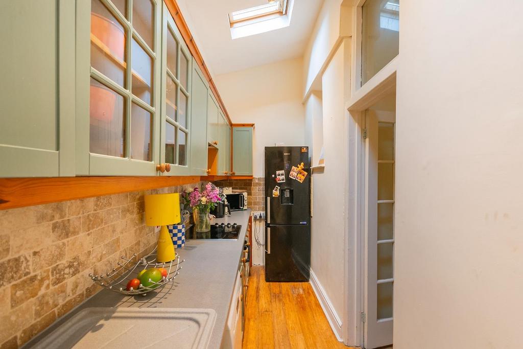1 V6 WCM - Kitchen A.jpg
