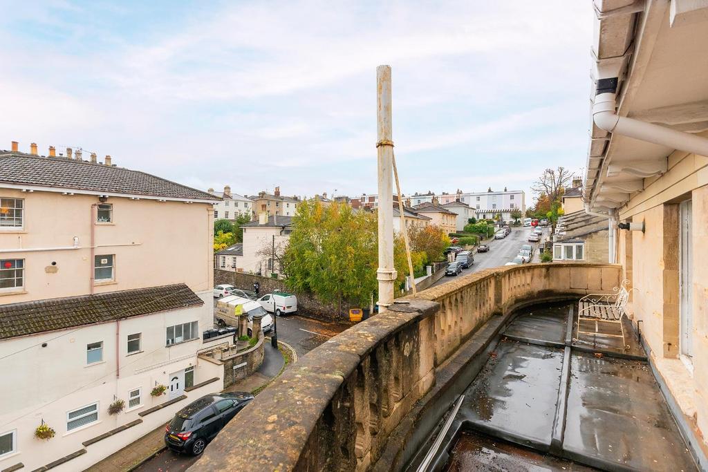 1 V6 WCM - Balcony A.jpg