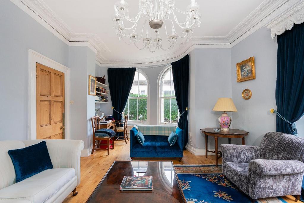 1 V6 WCM - Living Room A.jpg