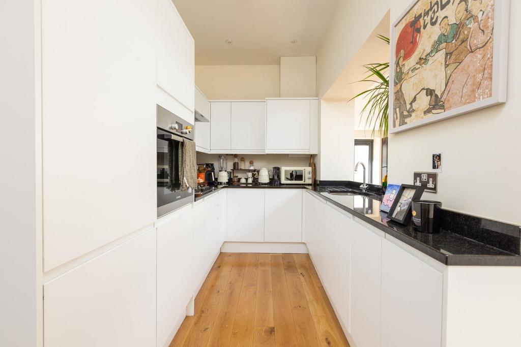 Flat 3, St Nicholas Court, BS13 8 JY-4.jpg
