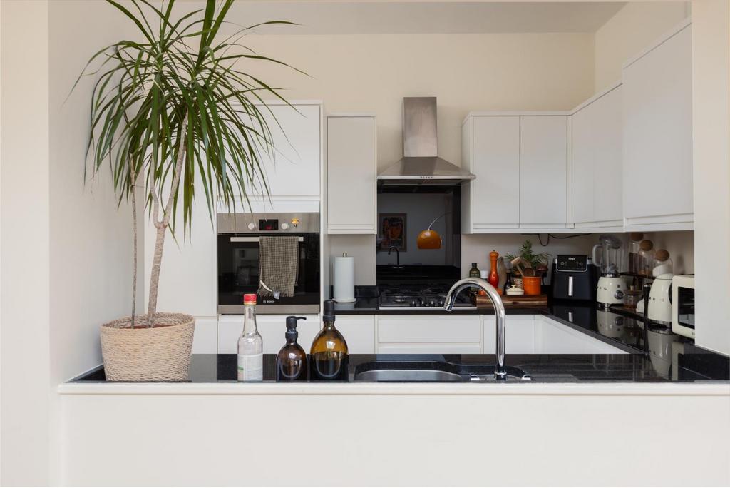 Flat 3, St Nicholas Court, BS13 8 JY-5.jpg