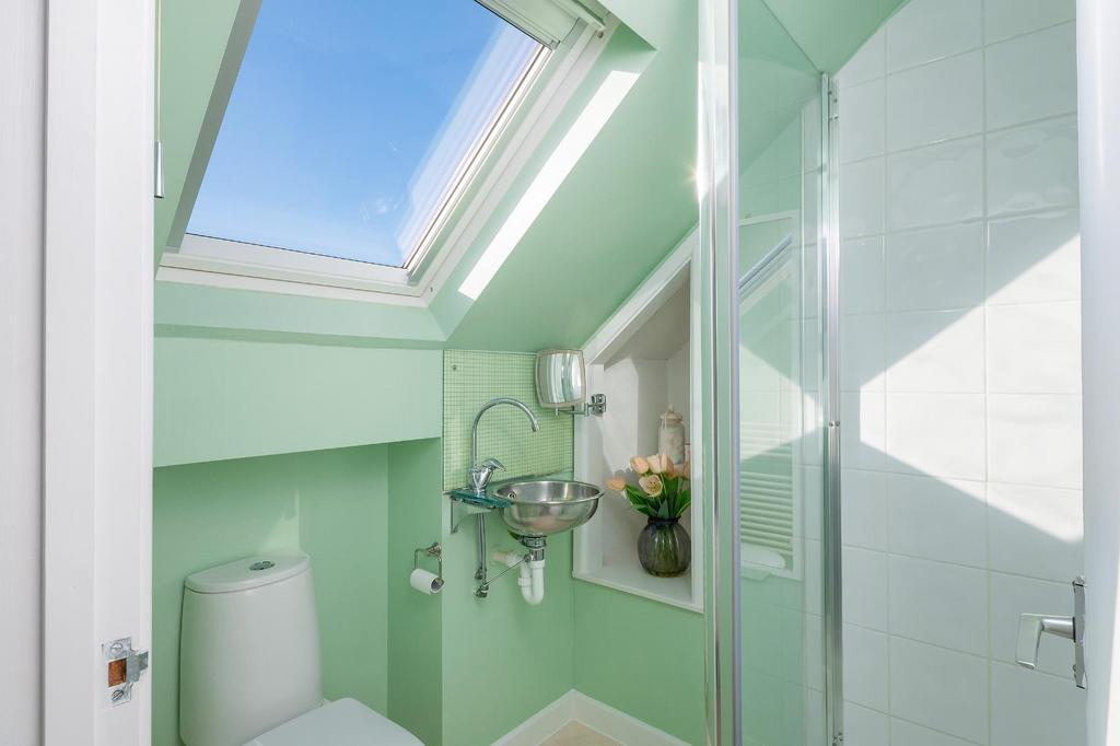 3 B4 RSV - Ensuite A.jpg