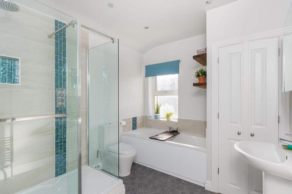 3 B4 RSV - Bathroom B.jpg