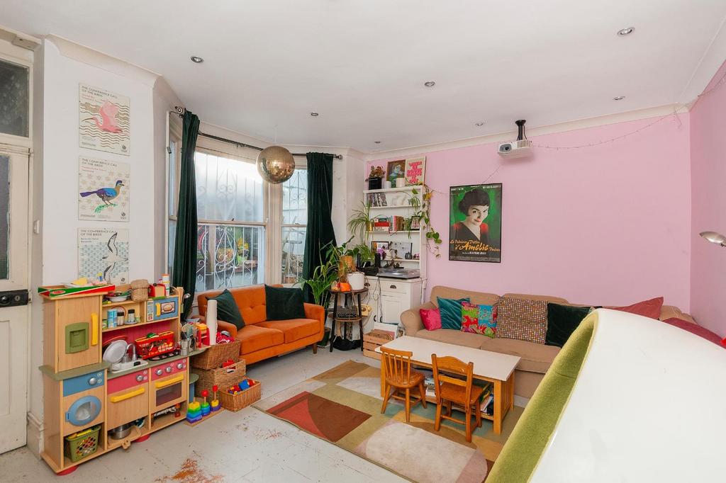 1 B0 RMR - Living Room C.jpg