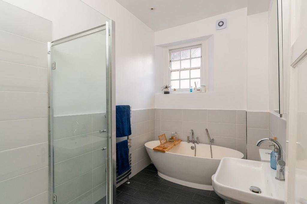 0 T4 CDHS - Bathroom B.jpg