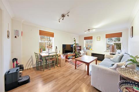 2 bedroom apartment to rent, Highfield Close, London SE13