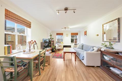 2 bedroom apartment to rent, Highfield Close, London SE13