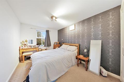 2 bedroom apartment to rent, Highfield Close, London SE13
