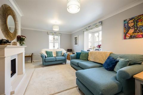3 bedroom end of terrace house for sale, Orchard Place, Upper Heyford