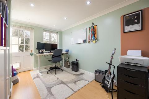 3 bedroom end of terrace house for sale, Orchard Place, Upper Heyford