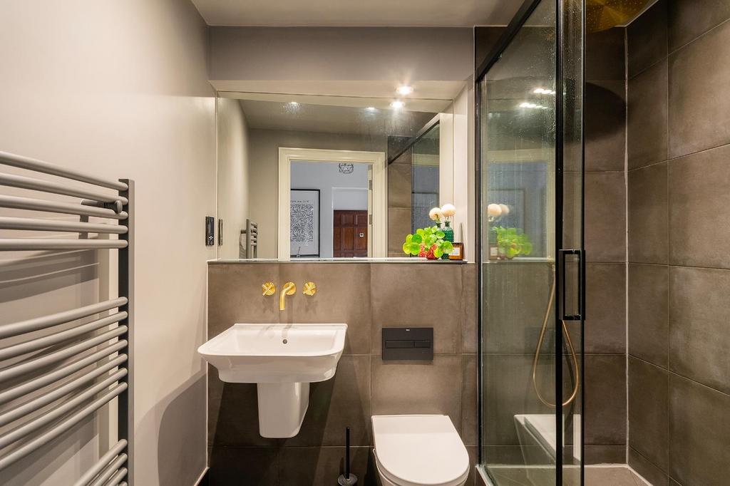 2 R0 HBR - Bathroom B.jpg