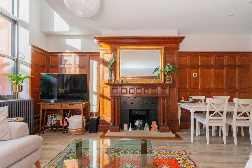 2 R0 HBR - Living Room E.jpg