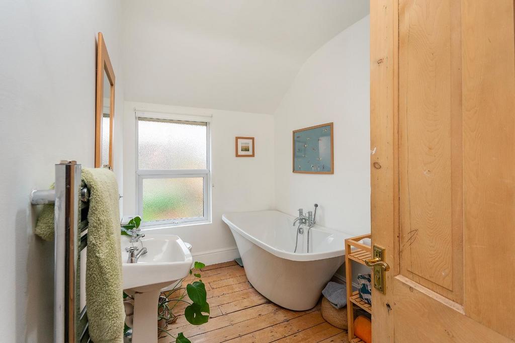 0 S6 RBN - Bathroom B.jpg