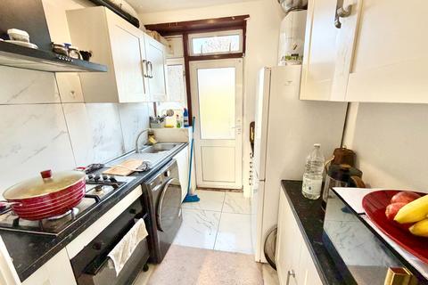 3 bedroom terraced house for sale, The Ridgeway, London NW9