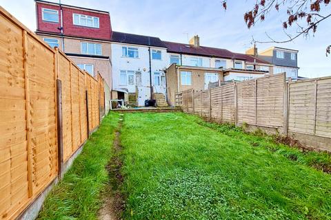 3 bedroom terraced house for sale, The Ridgeway, London NW9
