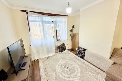 3 bedroom terraced house for sale, The Ridgeway, London NW9