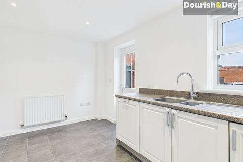 3 bedroom semi-detached house to rent, St. Georges Parkway, Stafford ST16