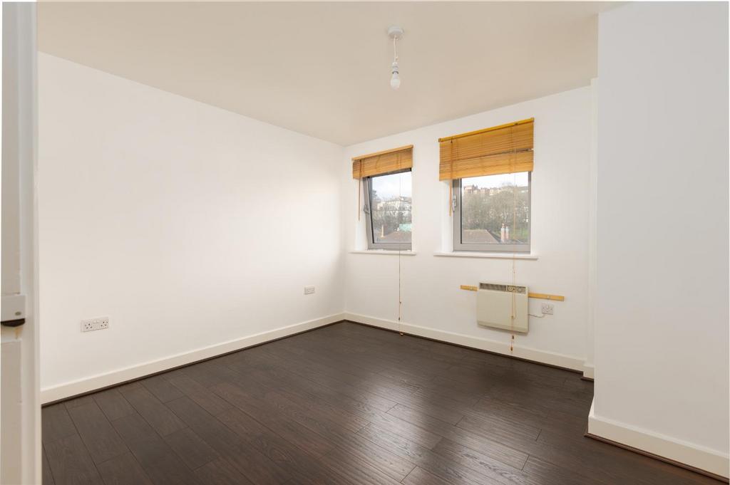 Flat 100, Hamilton Court, BS2-5.jpg