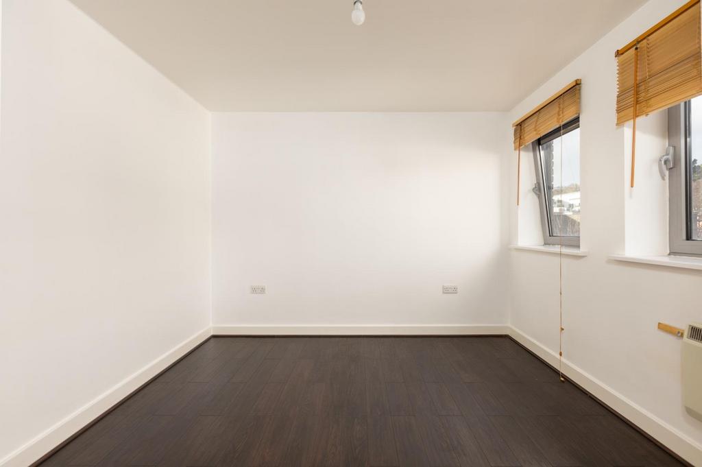 Flat 100, Hamilton Court, BS2-6.jpg