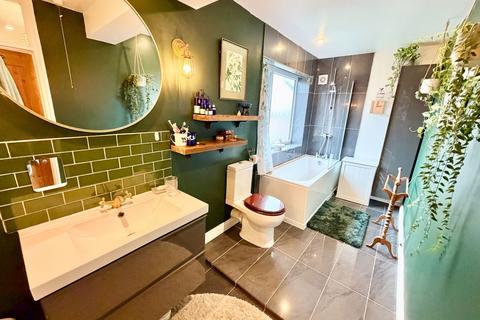 4 bedroom semi-detached house for sale, Lodore Gardens, London NW9