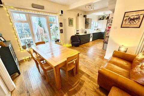 4 bedroom semi-detached house for sale, Lodore Gardens, London NW9