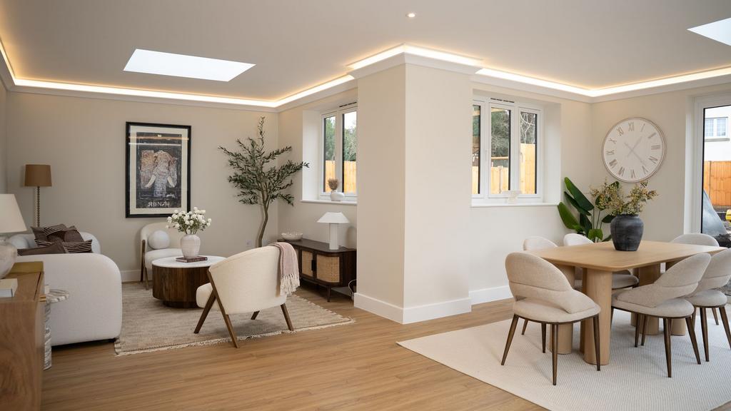 Lounge/Dining Area