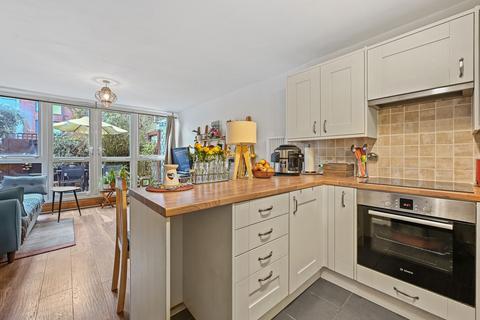 1 bedroom flat for sale, Victoria Road, Ruislip, HA4