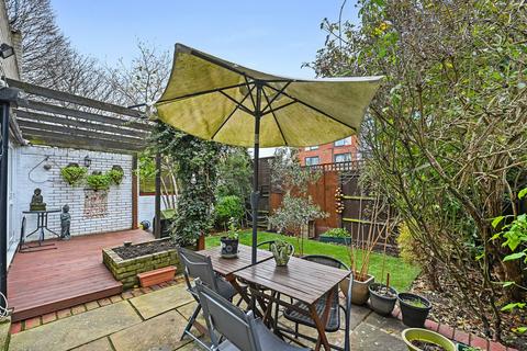 1 bedroom flat for sale, Victoria Road, Ruislip, HA4