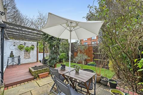 1 bedroom flat for sale, Victoria Road, Ruislip, HA4