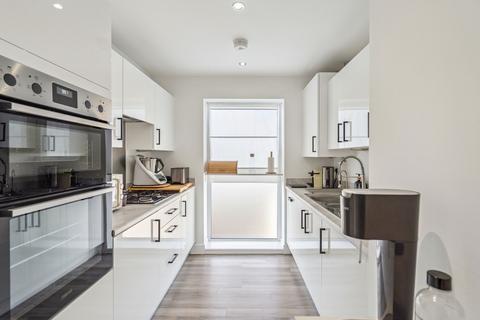2 bedroom apartment for sale, Bourne Court, South Ruislip, HA4